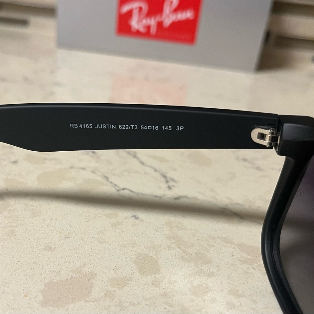 Ray-Ban Justin Black Polarized Gradient Grey Lens 54MM Sunglasses RB4165 622/T3 - Picture 7 of 10